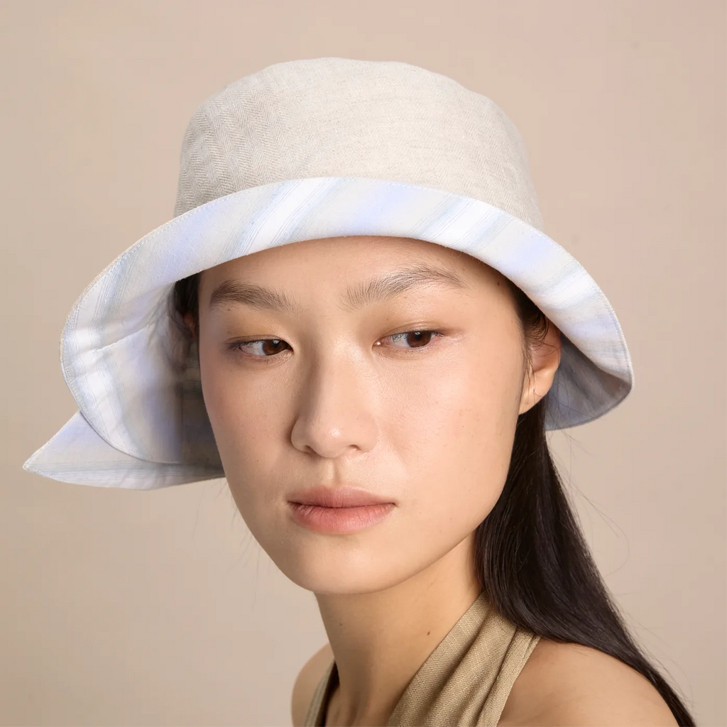 AB Side — Textured Light Grey
