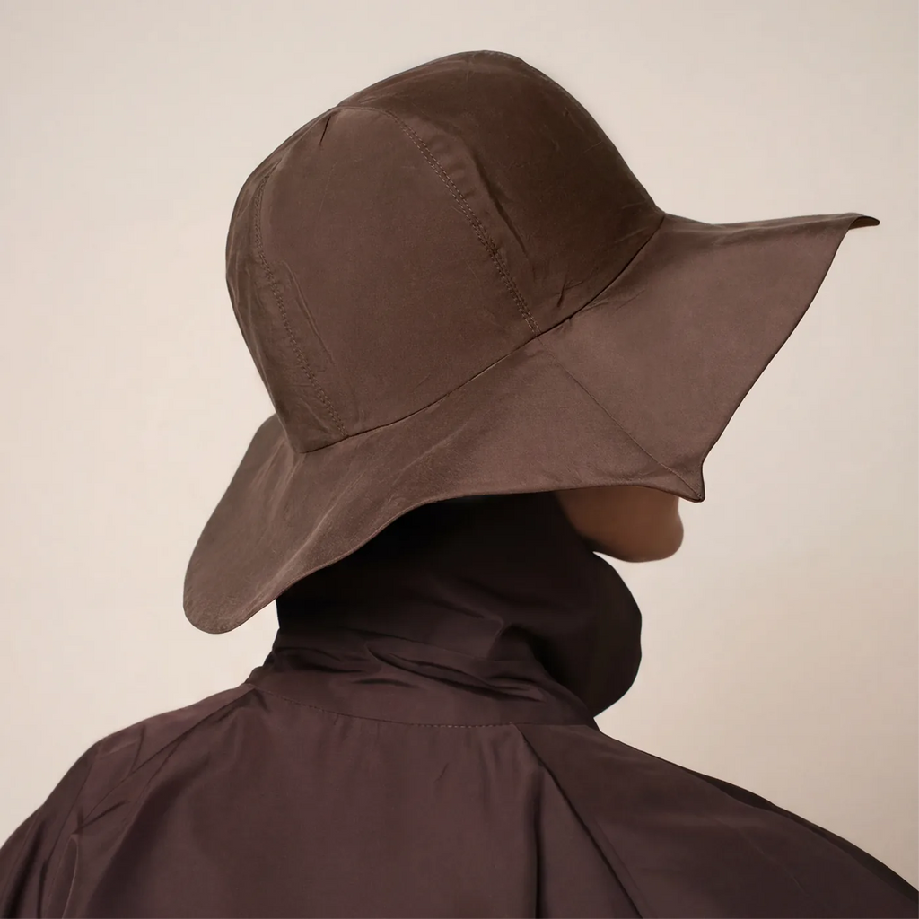 The Curve Paradox — Satin Brown