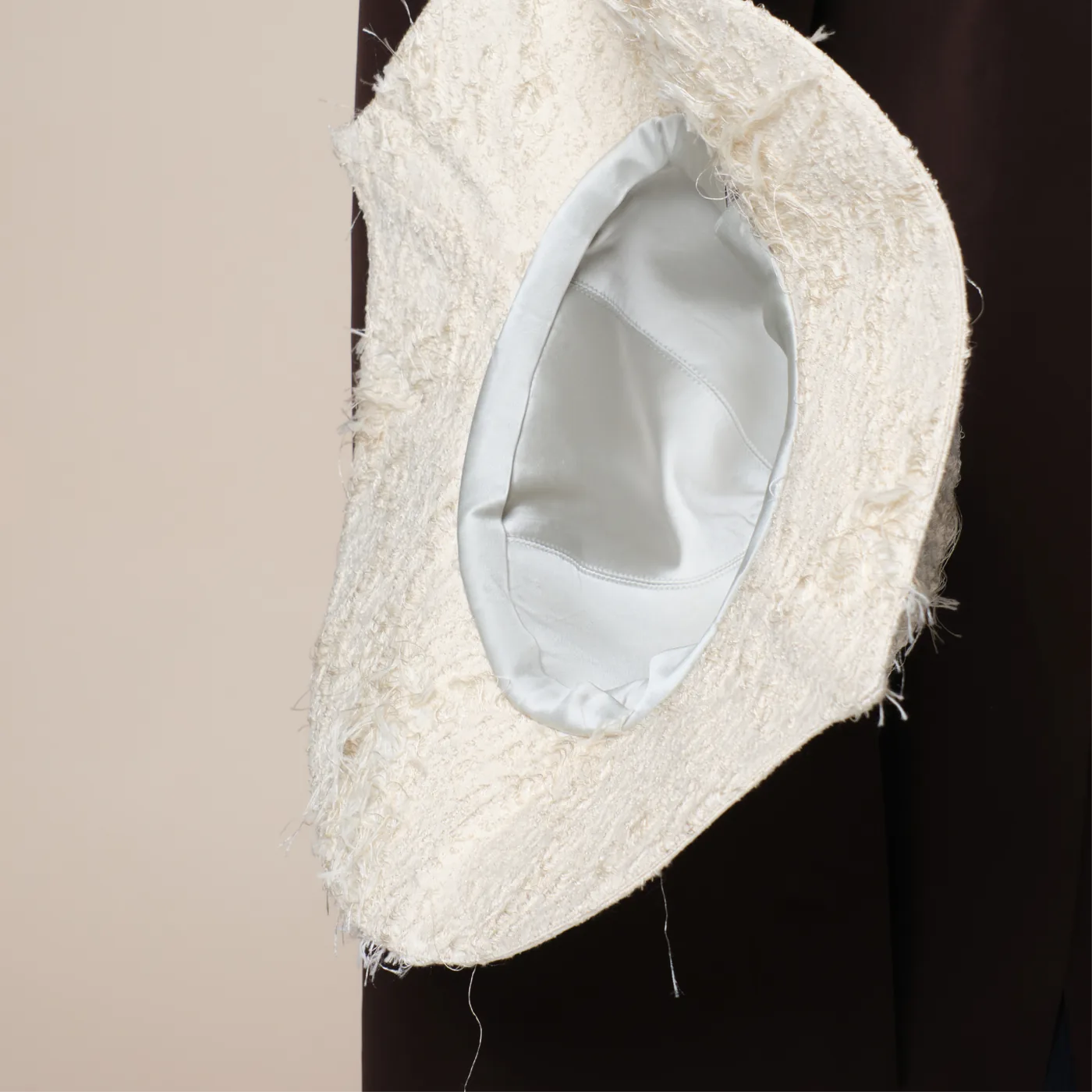 The Curve Paradox — Eggshell White (A)