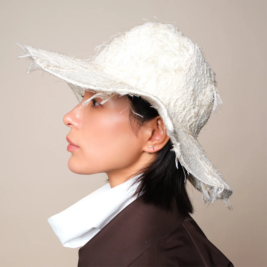 The Curve Paradox — Eggshell White (A)