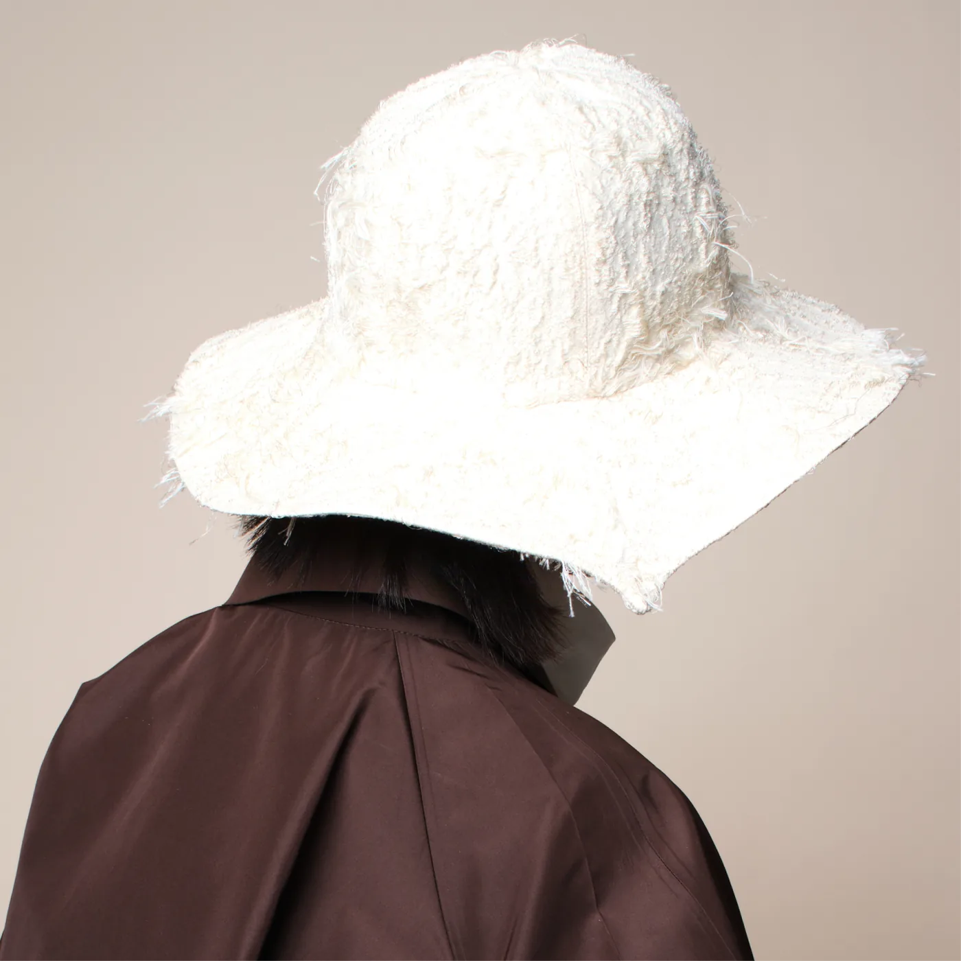 The Curve Paradox — Eggshell White (A)