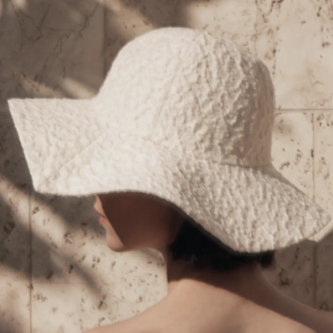 The Curve Paradox — Eggshell White (B)