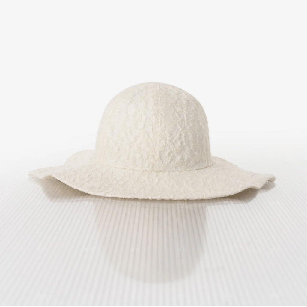 The Curve Paradox — Eggshell White (B)