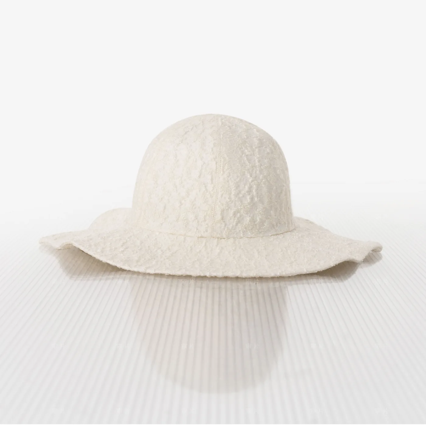 The Curve Paradox — Eggshell White (B)