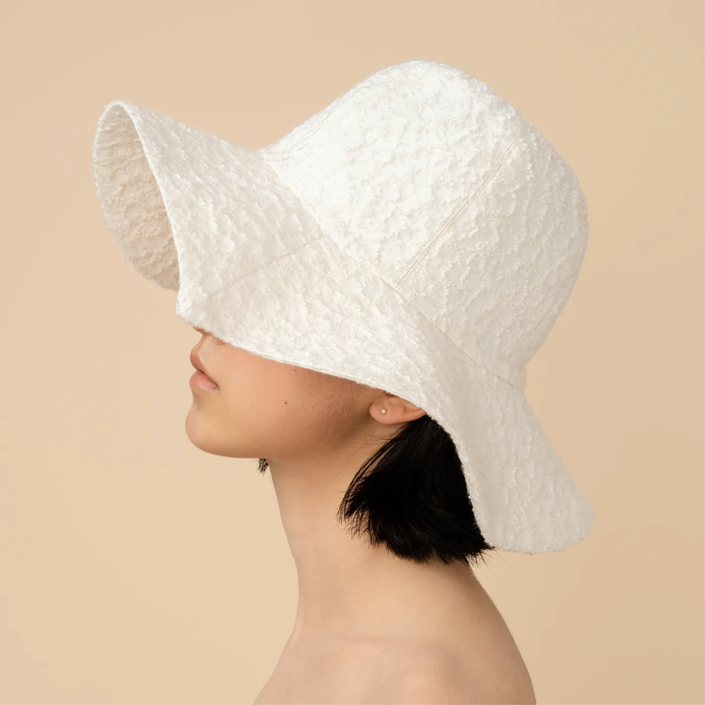 The Curve Paradox — Eggshell White (B)