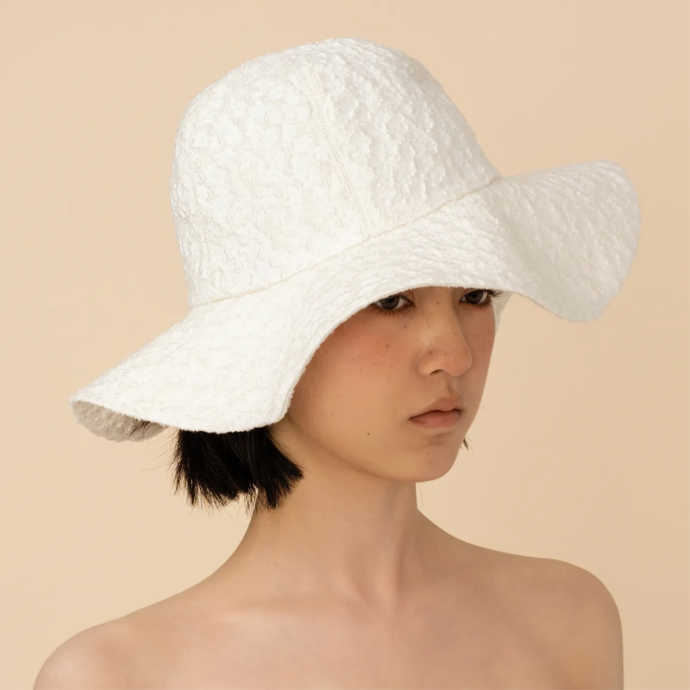 The Curve Paradox — Eggshell White (B)