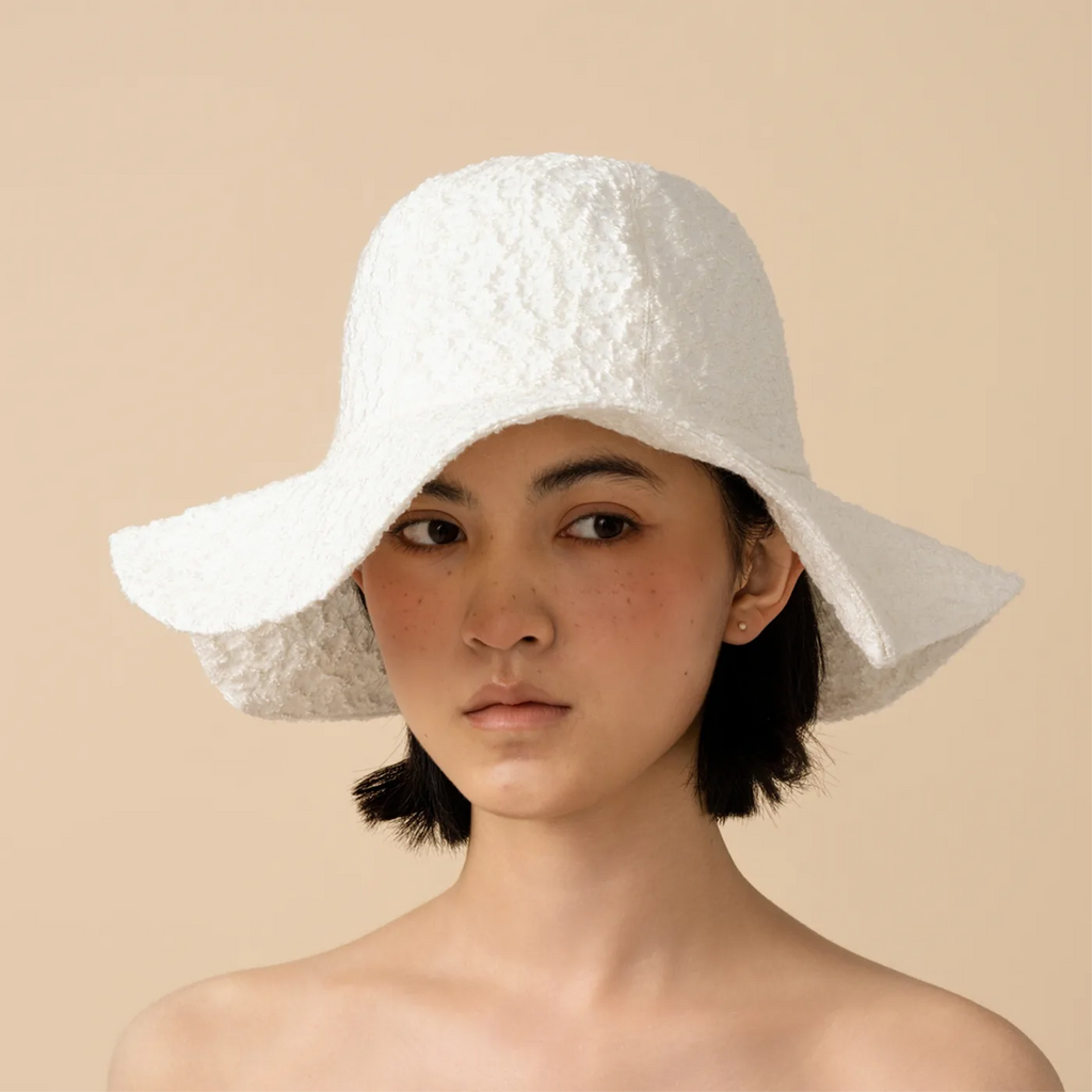 The Curve Paradox — Eggshell White (B)