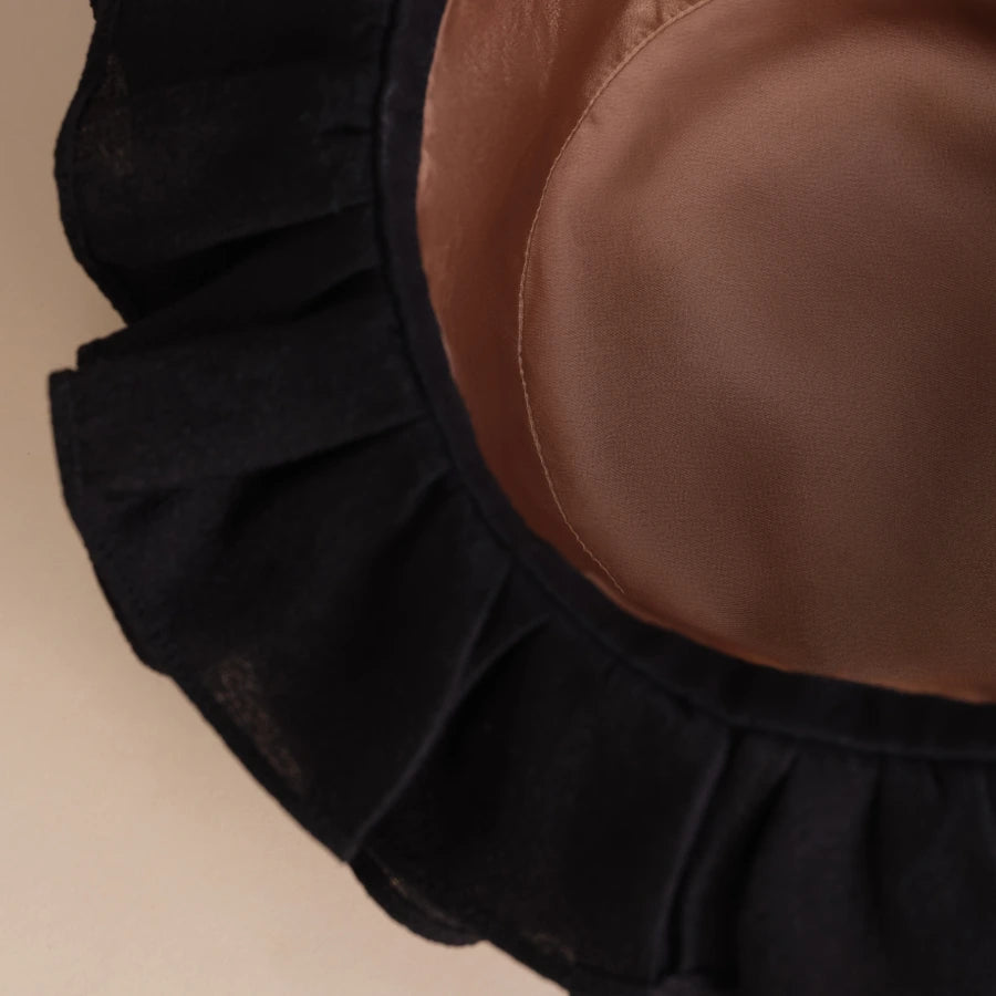 la croissance — Black Petal Hat