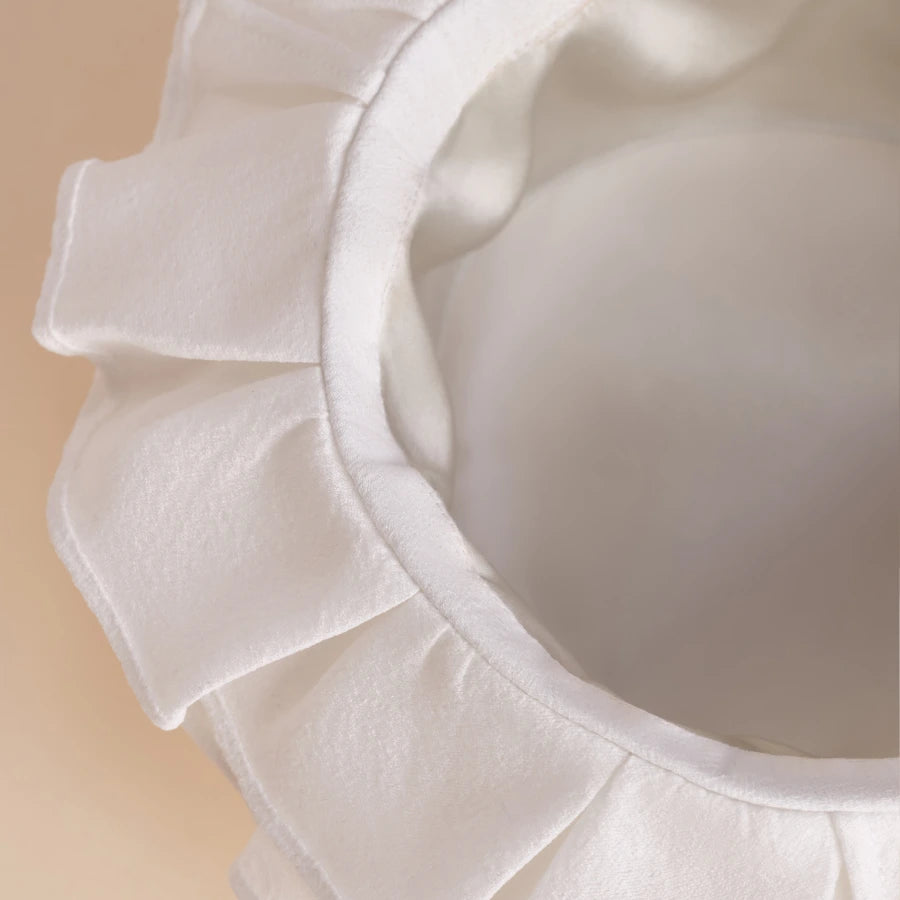 la croissance — White Petal Hat