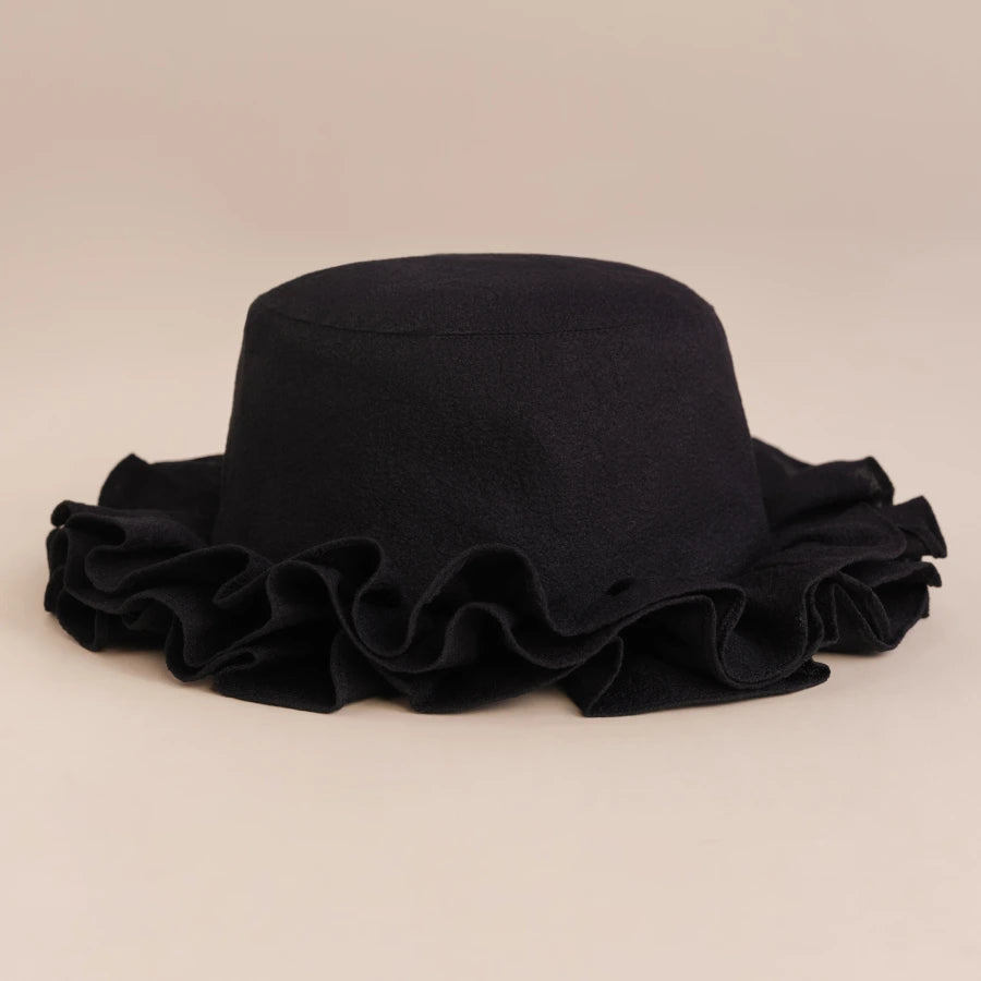 la croissance — Black Petal Hat